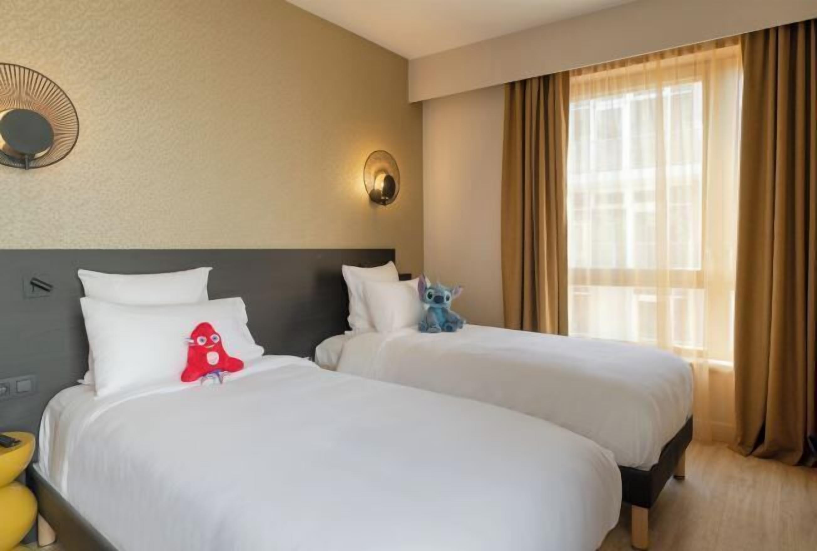 Kalis bunyi, Wi-fi percuma, cadar katil 