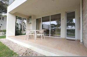 Outdoor dining - Sanpietro Vacation Apartment 001 (Plazhi San Pietro)