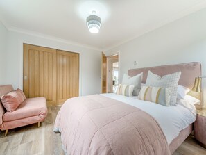 3 bedrooms, free WiFi, bed sheets - 3 bedroom accommodation in Brodick (Brodick)