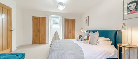 3 bedrooms, free WiFi, bed sheets