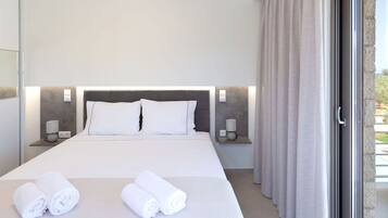 2 camere, una scrivania, ferro/asse da stiro, culla da viaggio