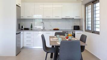 Fridge, oven, coffee/tea maker, toaster