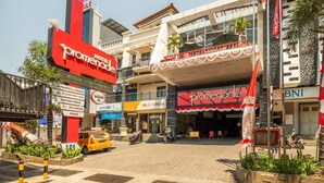 Unclassified image, 2 of 7, button - Dancenter Promenade Near Bandung Zoo (Bandung)