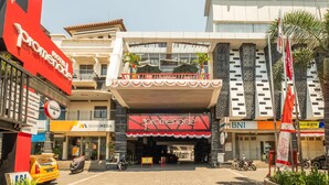 Unclassified image, 4 of 7, button - Dancenter Promenade Near Bandung Zoo (Bandung)