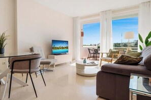 Smart TV, offices - Scenic apartment in Alcazaba Lagoon with pools (Casares)