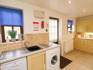 Dishwasher, cookware/dishes/utensils