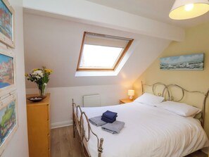 3 bedrooms, individually decorated, individually furnished, free WiFi - No.15 Riverside Walk (Whitby)