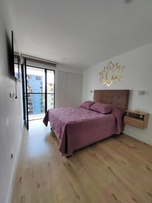 3 bedrooms, desk, iron/ironing board, free WiFi