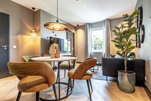 Apartment | Dining