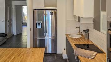 Fridge, oven, dishwasher, highchair