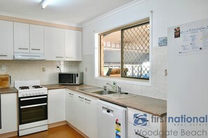 冰箱、微波炉、烤箱、炉灶