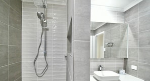 Douche, serviettes fournies