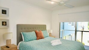 Room - Get-away & Relax on the Esplanade @ 'TOHAJA' (Woodgate)