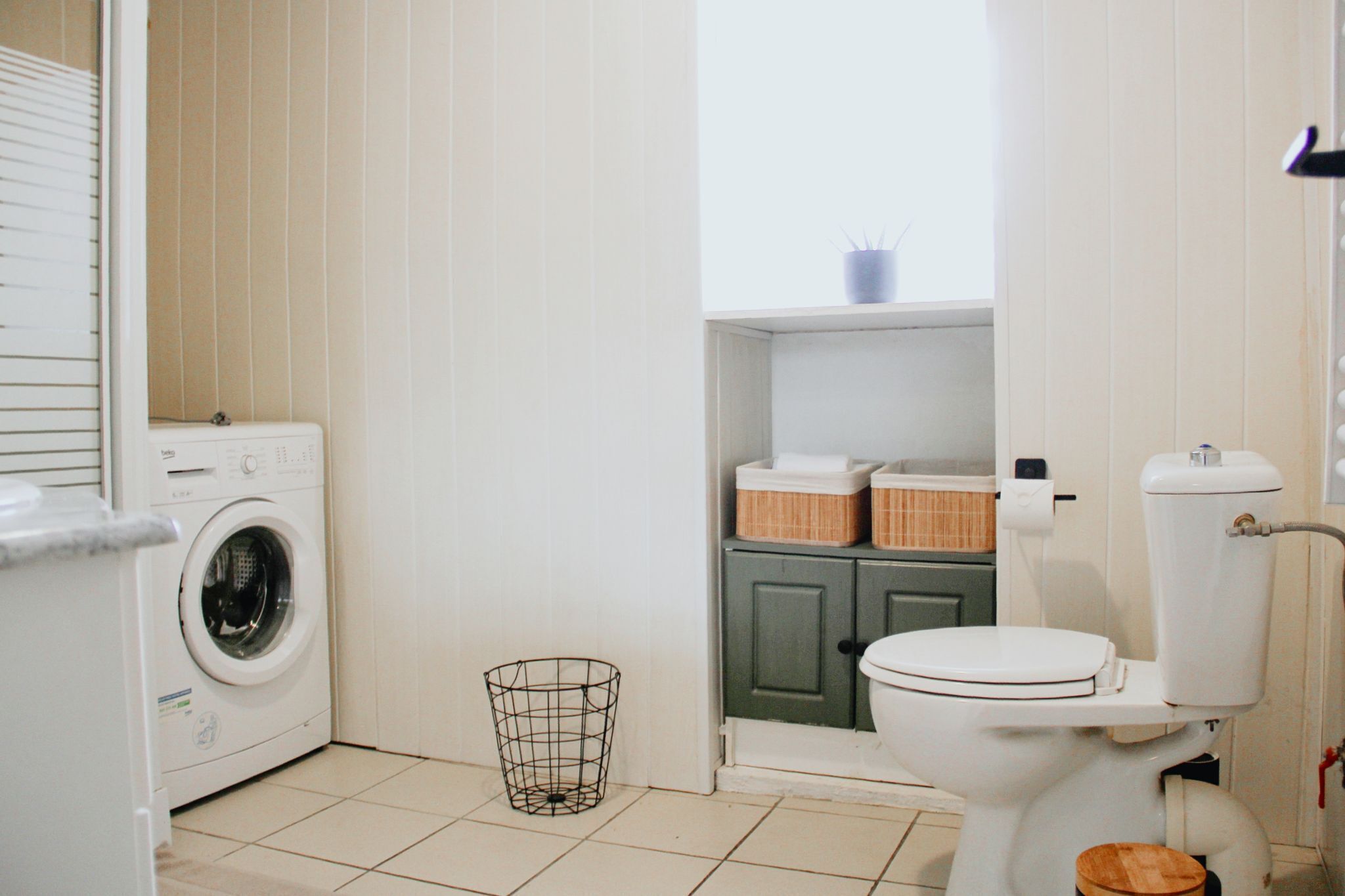 Doccia, asciugacapelli, asciugamani, sapone