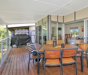 Outdoor dining - Beautifully Designed Beach Townhouse with Pool (WOODGATE)