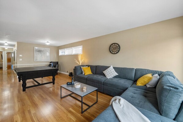 Smart TV, video games, ping pong, offices