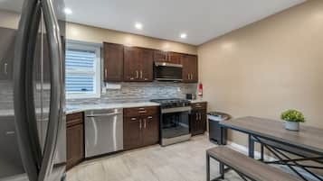 Refrigerador, microondas, horno, placa de cocina