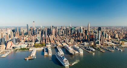 Spacious Home Near NYC | Sleeps 16 | 20 Min to City