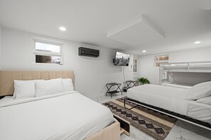 5 chambres, bureau, fer et planche Ă repasser, lit parapluie