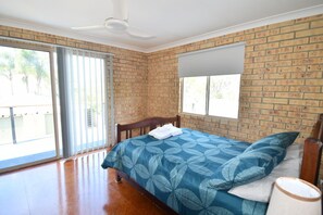 5 bedrooms, iron/ironing board, free WiFi, bed sheets