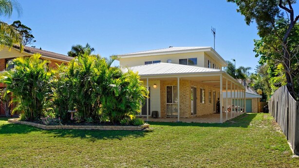 Exterior - Family Beach House 1 street from the beach. (WOODGATE)