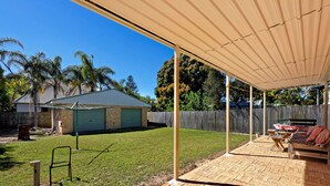 Outdoor dining - Family Beach House 1 street from the beach. (WOODGATE)