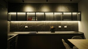 Private kitchen - FIA Lake View Luxury Rental (Tiranë)