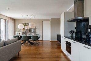 Apartment | Private kitchen - Harbor Breeze: Modern Stay (The Hague)