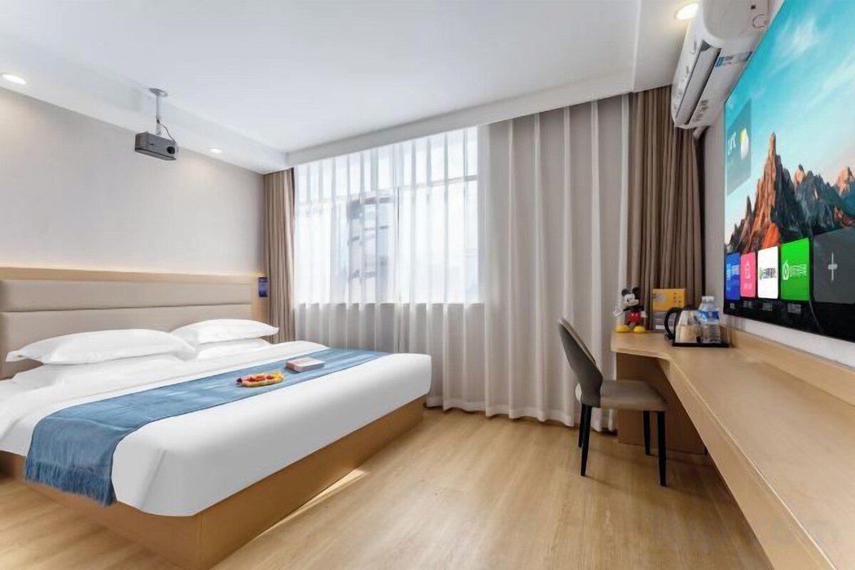 Deluxe Queen Room