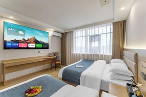 A hotel room with two beds, a TV, a desk, and a window. - Holiday Inn Shanghai Viberly (Shanghai)