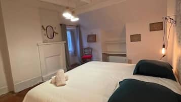 5 bedrooms, iron/ironing board, travel cot, free WiFi