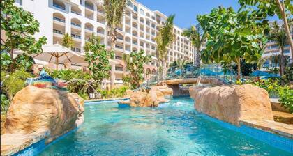 Villa la Valencia is located between Tule beach and Tequila Cove Beach.