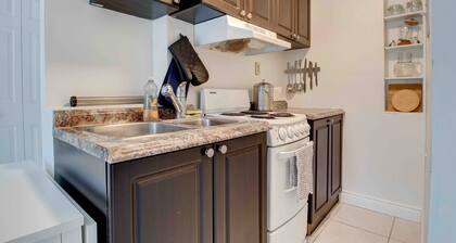 The Studio: bright, cozy, quiet