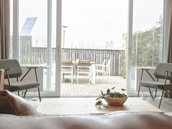 House | Interior detail - Apartment in Friesland With Waterfront Views (Offingawier)