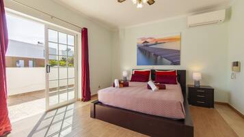 4 bedrooms, in-room safe, iron/ironing board, free WiFi