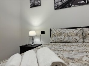 1 slaapkamer, een strijkplank/strijkijzer, wifi, beddengoed