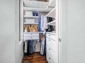 Interior - Cozy 2-bedroom fully furnished condo in welcoming Nashville available ASAP. (Nashville)