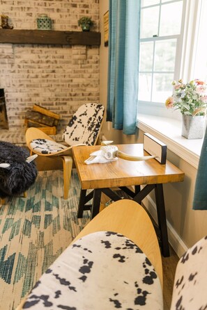 Interior - CF Ranch & Cattle Co. Guest House (Burbank)