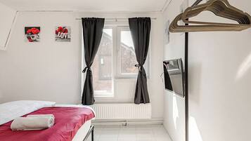 3 slaapkamers, een strijkplank/strijkijzer, wifi, beddengoed