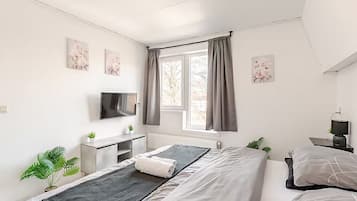 3 slaapkamers, een strijkplank/strijkijzer, wifi, beddengoed