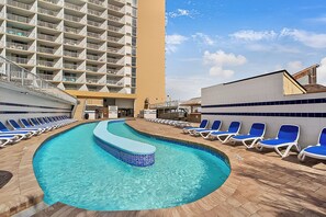 من حمّامات السباحة المغطاة، حمّام سباحة مُدفَّأ