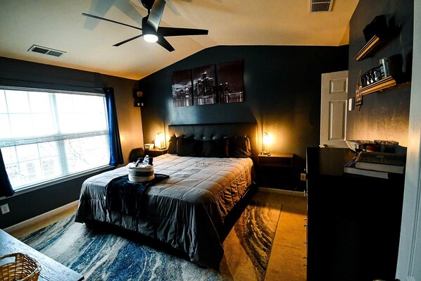 3 室のベッドルーム、アイロン / アイロン台、WiFi、ベッドシーツ