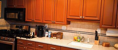 Réfrigérateur, micro-ondes, four, lave-vaisselle