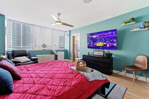 3 bedrooms, iron/ironing board, WiFi, bed sheets