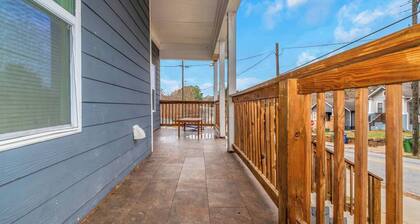 Chic 4BR Home Near AUC&DTWN