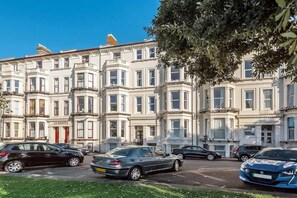 Exterior - Modern 3-Bed Apartment Near Southsea Beach (Portsmouth)