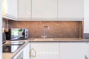 Réfrigérateur, micro-ondes, four, lave-vaisselle