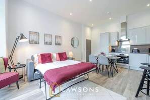 3 chambres, fer et planche à repasser, Wi-Fi, draps fournis