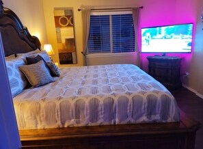 3 bedrooms, desk, WiFi, bed sheets
