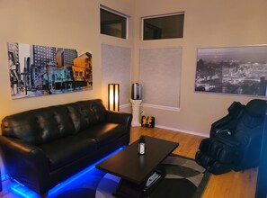 Smart-TV, peis, filmbibliotek og printere